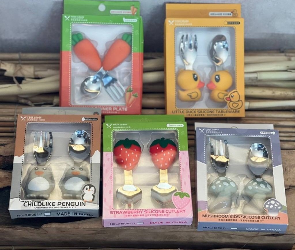 54d1528557228f135a068be4c2862990 قاشق چنگال کودک طرحدار دسته سيليکونی - Image 1