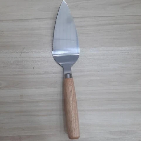 کاردک برش کيک و پيتزا دسته چوبی z10